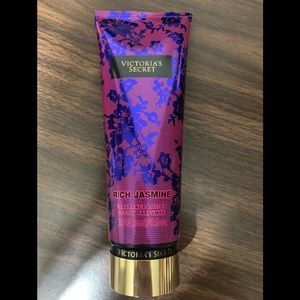 Victoria’s Secret body lotion